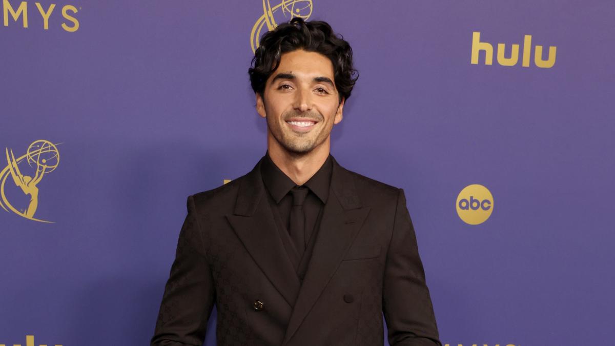 Taylor Zakhar Perez est déjà l’un des acteurs les mieux habillés en Gucci aux Emmy Awards 2024