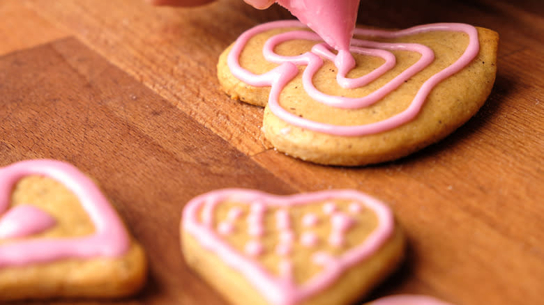 decorating sugar cookies