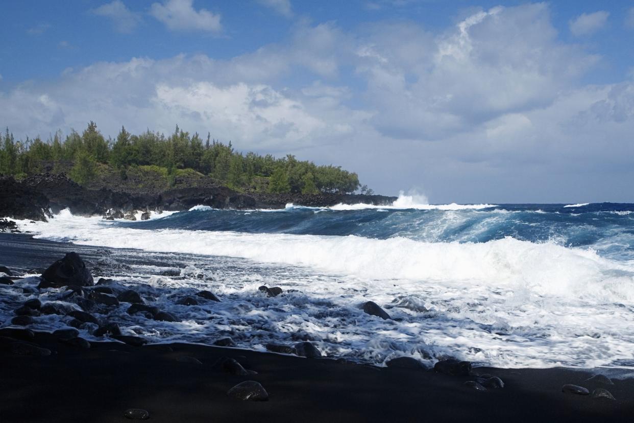 Hawaii: Kehena Black Sand Beach