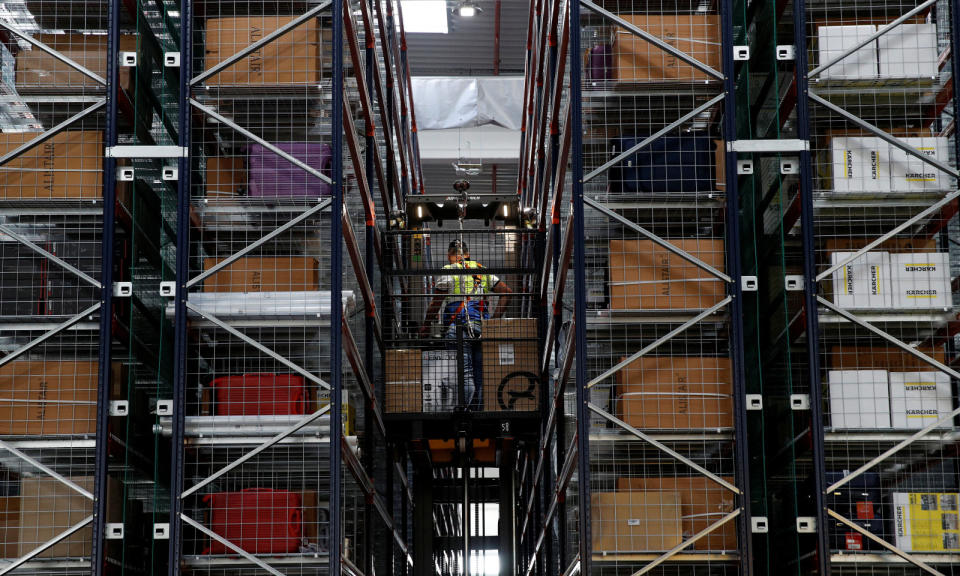Are you worried your job is going to be taken by a robot? You needn't be ifyou work for Amazon, which has dismissed the idea of fully-automatedwarehouses becoming a reality any time soon