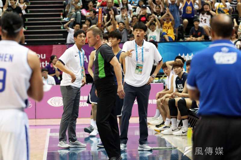 世大運男籃，中華隊以4分之差擊敗南韓隊，全場球迷高聲歡呼。（蘇仲泓攝）