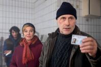 Nie war mehr "Fargo" im "Tatort" als in der Frankfurter Folge "Falscher Hase" vom 1. September 2019. Nur 6,6 Millionen Zuschauer sahen den sehr unterhaltsamen, pechschwarzen Krimi unter der Regie von Emily Atef (Deutscher Filmpreis 2018 für das Romy Schneider-Drama "3 Tage in Quiberon"). Viel zu wenig für diese exzellente Tragikomödie um ein verliebtes Spießer-Paar, das einen Mord vertuschen will.