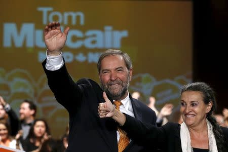 Canada's New Democratic Party (NDP) leader Tom Mulcair and his wife Catherine at a campaign event in Montreal, Quebec, Canada, October 18, 2015. REUTERS/Jim Young