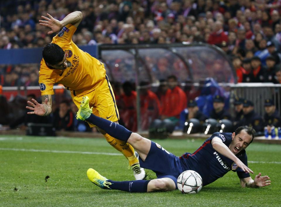 Football Soccer - Atletico Madrid v FC Barcelona - UEFA Champions League Quarter Final Second Leg - Vicente Calderon Stadium - 13/4/16 Barcelona's Luis Suarez in action with Atletico's Diego Godin Reuters / Juan Medina Livepic EDITORIAL USE ONLY.