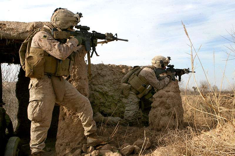 美國海軍陸戰隊員在阿富汗赫爾曼德省中部。（US Marine Corps／維基百科公有領域）