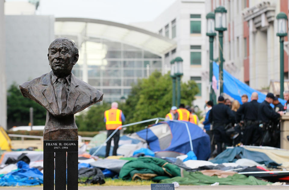 Police Shut Down Occupy Oakland Encampment