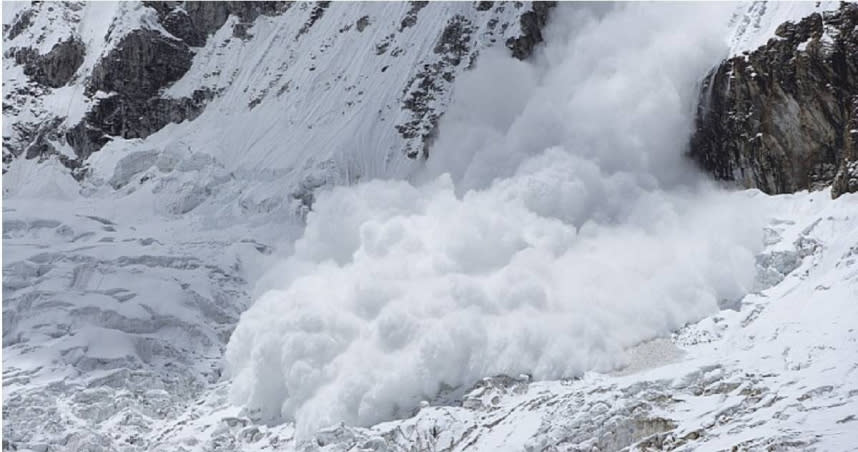 北海道利尻富士町的利尻山今（3日）中午發生雪崩事故，驚傳多人遭活埋受困。（示意圖／擷取自TPG達志影像）