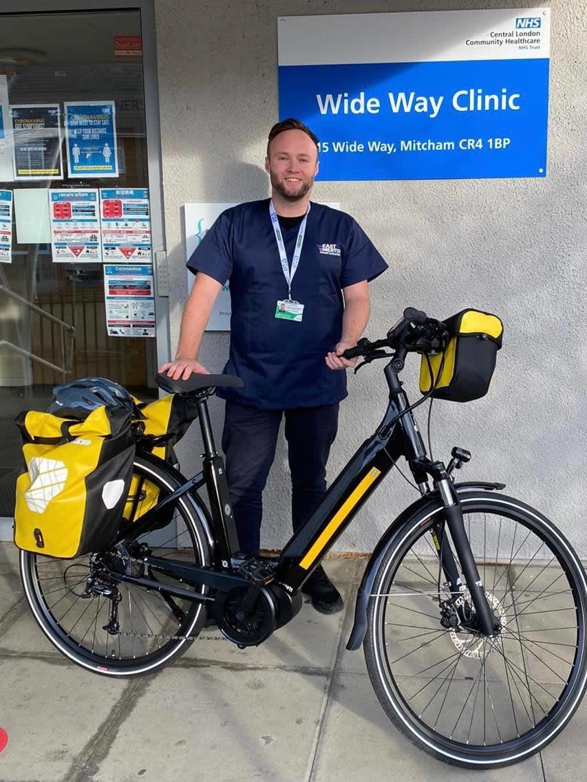 <p>Power to his pedals: LAS paramedic Tom Baverstock with an e-bike</p>LAS