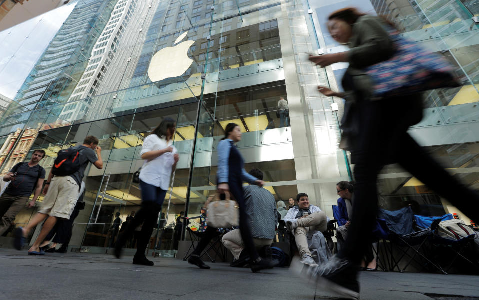 Pedestrians walk past buyers of new Apple products who have begun to camp outside the company's flagship Australian store in Sydney, September 15, 2016 on the eve of the iPhone 7 going on sale. REUTERS/Jason Reed