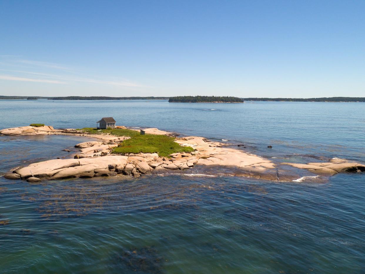 Duck Ledges Island has 1.5-acres of land.