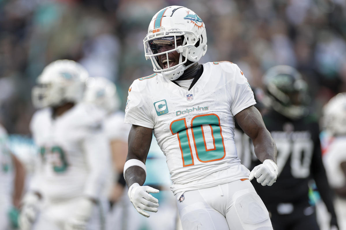 Hill’s special TD catch and Holland’s 99-yard INT return lead Dolphins past Jets 34-13