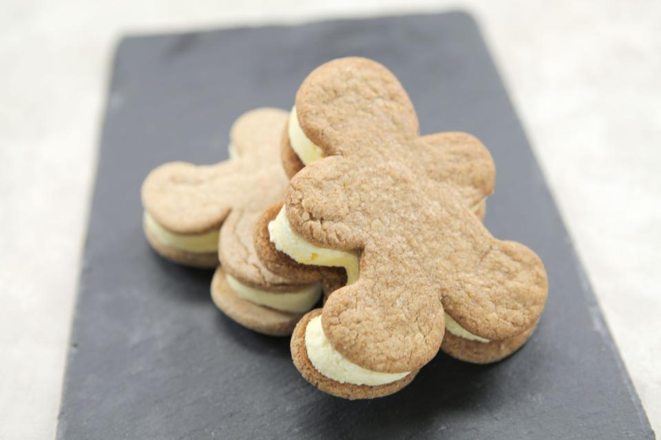 Gingerbread Cookie Eggnog Ice Cream Sandwiches