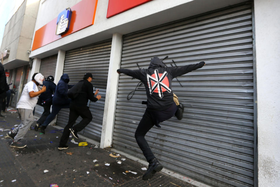 <p>Demonstrators vandalize a bank during clashes at a rally marking May Day in Santiago, Chile May 1, 2018. (Photo: Ivan Alvarado/Reuters) </p>