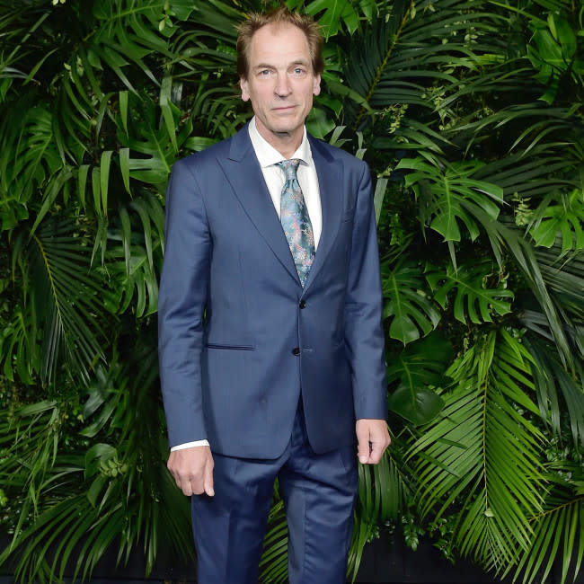 Familia de Julian Sands pensó que lo encontrarían con vida credit:Bang Showbiz