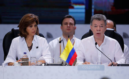 Colombia's President Juan Manuel Santos speaks during the opening ceremony the 25th Iberoamerican Summit in Cartagena, Colombia October 29, 2016. REUTERS/Jaime Saldarriaga