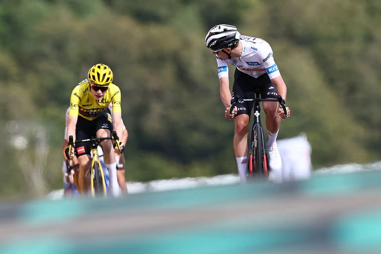 Jonas Vingegaard y Tadej Pogacar, líder y escolta en el Tour de Francia, que este domingo tendrá su desenlace en París.