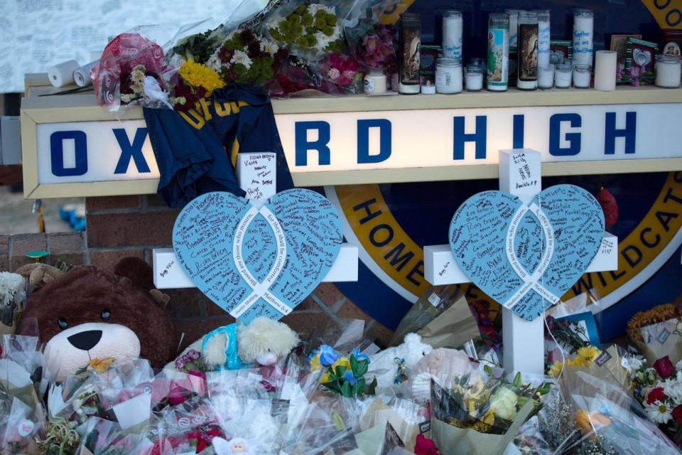 PHOTO: A memorial outside of Oxford High School on December 7, 2021 in Oxford, Michigan. (Emily Elconin/Getty Images)