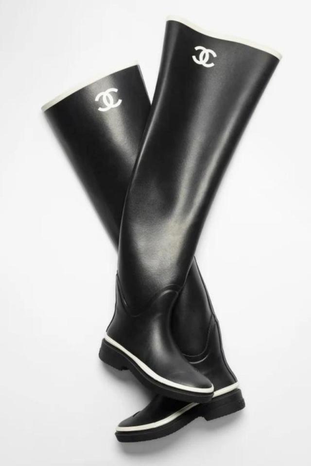 I'll be living in these boots till further notice 🖤 #chanel #rainboots