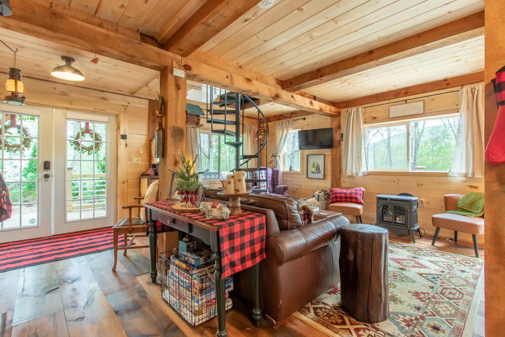 Cozy Cub Cabin: More