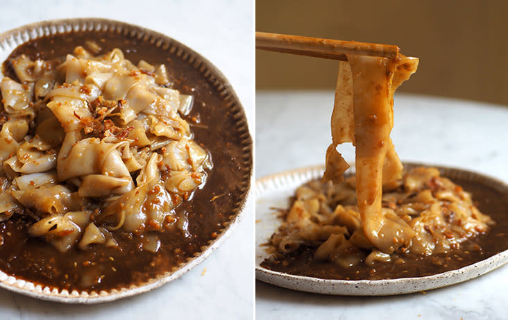A must-eat when you visit this coffeeshop is their prawn paste 'chee cheong fun' (left). The smooth rice noodle sheets have a slight chewy texture that is delicious when paired with the pungent prawn paste sauce (right).