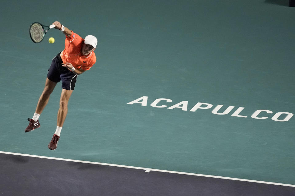 Alex de Minaur of Australia serves to Casper Ruud of Norway during their final match of the Mexican Open tennis tournament in Acapulco, Mexico, Saturday, March 2, 2024. (AP Photo/Eduardo Verdugo)