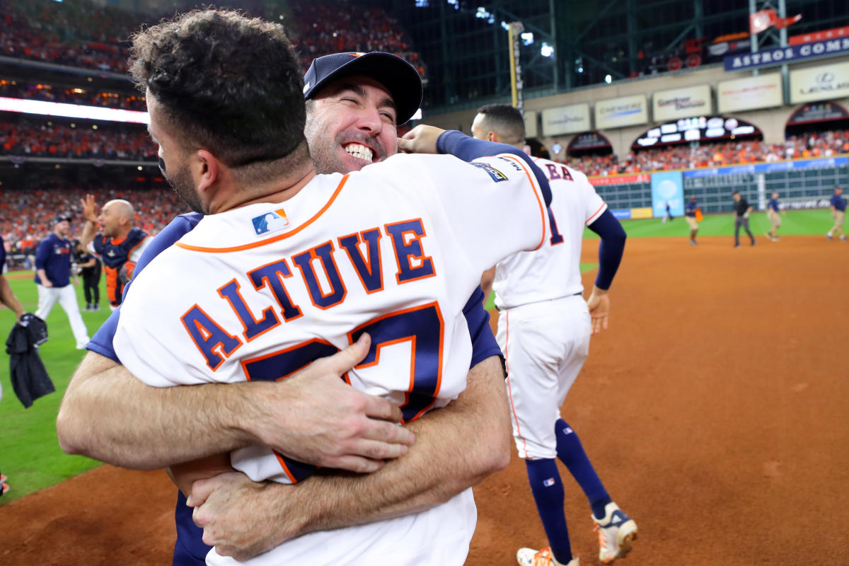 Astros fan runs on field and hugs Jose Altuve during ALCS