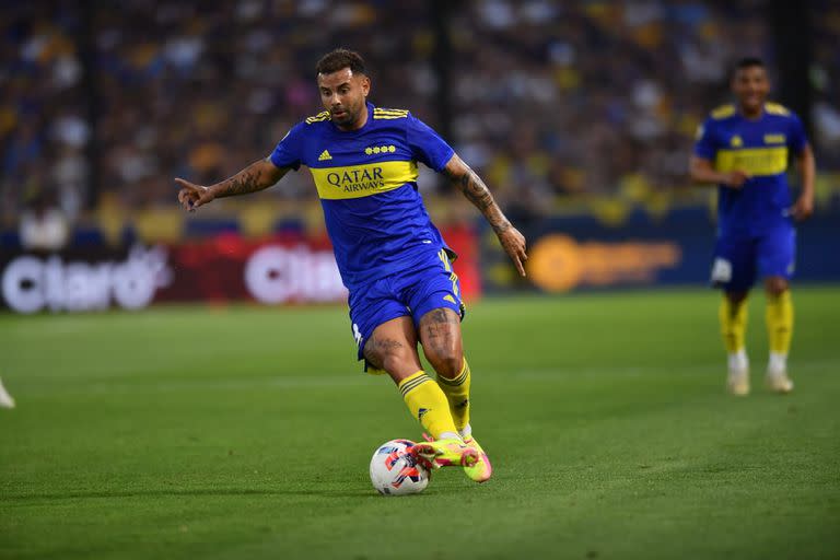 Edwin Cardona, de Boca, en el partido ante Sarmiento