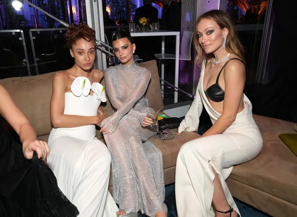 BEVERLY HILLS, CALIFORNIA - MARCH 12: EXCLUSIVE ACCESS, SPECIAL RATES APPLY. (L-R) Adwoa Aboah, Emily Ratajkowski and Olivia Wilde attend the 2023 Vanity Fair Oscar Party Hosted By Radhika Jones at Wallis Annenberg Center for the Performing Arts on March 12, 2023 in Beverly Hills, California. (Photo by Kevin Mazur/VF23/WireImage for Vanity Fair)