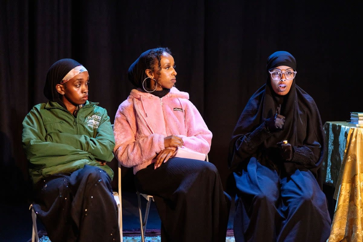 Sabrina Ali, Faduma Issa and Susu Ahmed in Dugsi Dayz (Cesare De Giglio)