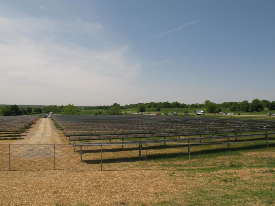 A 1 megawatt solar energy farm in east Memphis officially began operating on Wednesday, April 11, 2012 in Memphis, Tenn. Hundreds of industry members gathered this week in Memphis for a solar energy symposium and the dedication of a 1 megawatt solar farm. Industry leaders also met in Stanton, where Tennessee's largest solar generating facility uses its more than 21,000 panels to harness the sun's energy to output 5 megawatts of power. (AP Photo/Adrian Sainz)