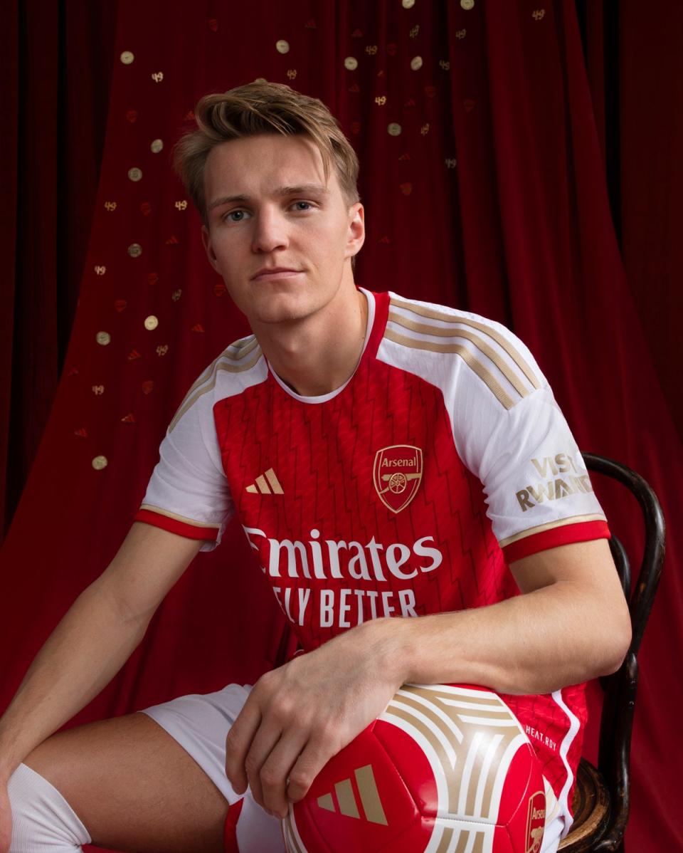 adidas and Arsenal reveal the Arsenal home jersey for the 2023/24 season, marking the 20th anniversary of the ‘Invincibles’ season with a bold new look. (adidas)