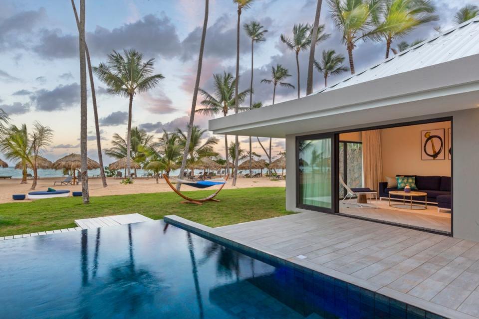 The private pool and beachfront of a room in Archipelago (Club Med)