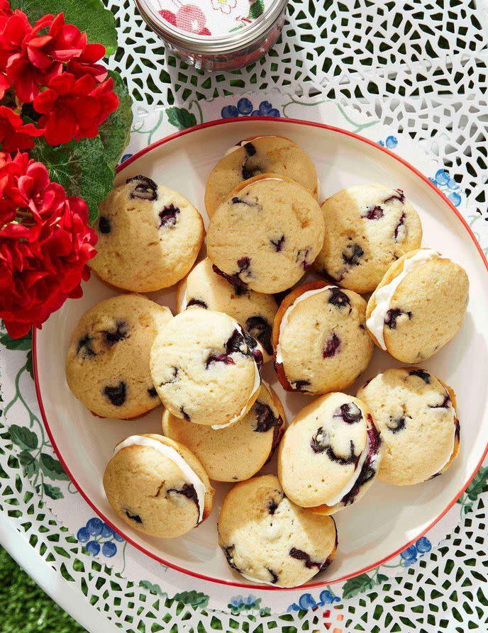 blueberry whoopie pies