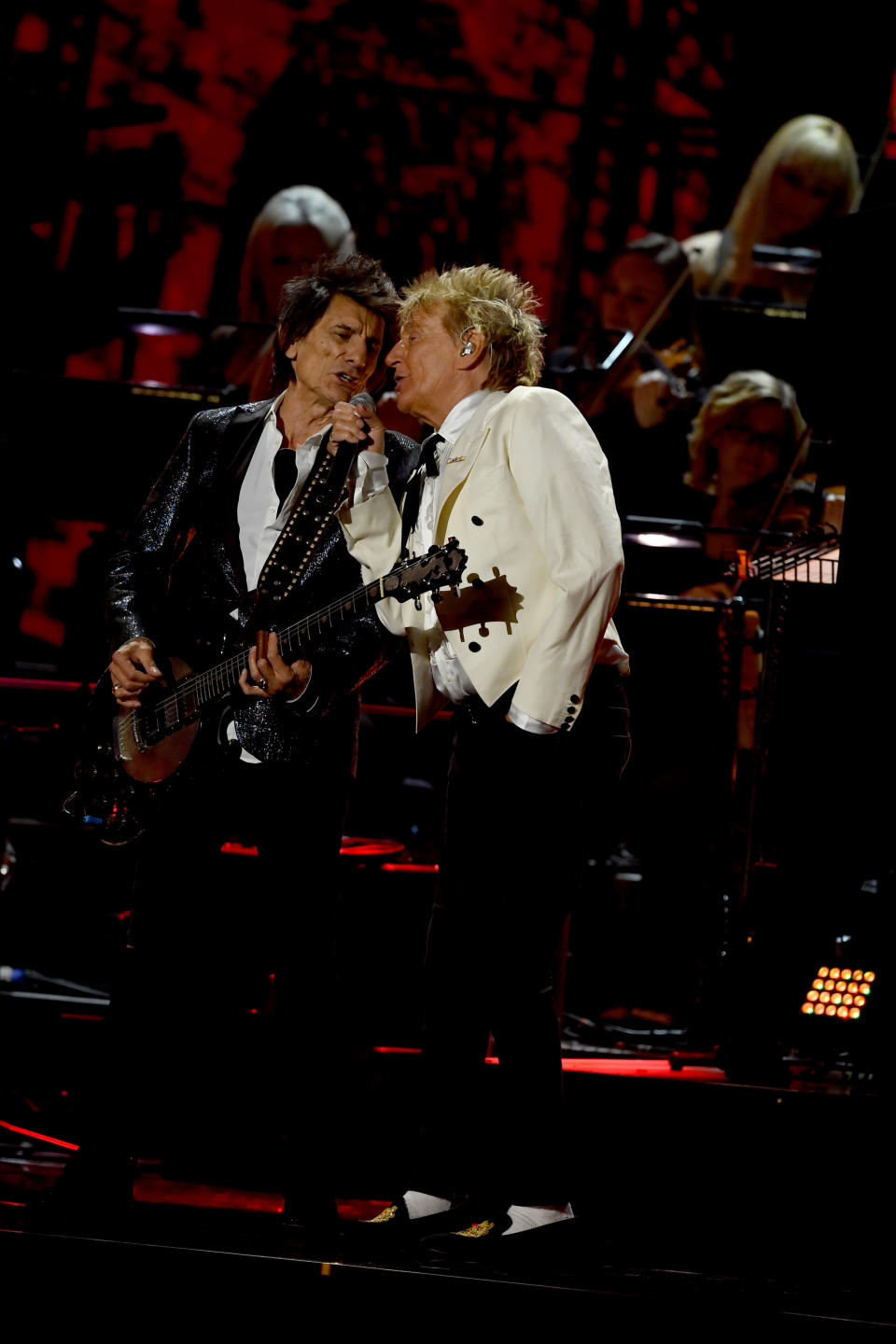 LONDON, ENGLAND - FEBRUARY 18: (EDITORIAL USE ONLY) Rod Stewart and Ronnie Wood perform on stage at The BRIT Awards 2020 at The O2 Arena on February 18, 2020 in London, England. (Photo by Dave J Hogan/Getty Images)