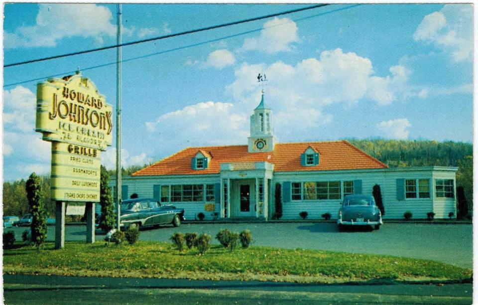 Classic facade of Howard Johnsons in 1959.