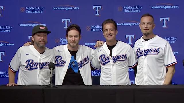 Texas Rangers great Ian Kinsler throws out first pitch wearing