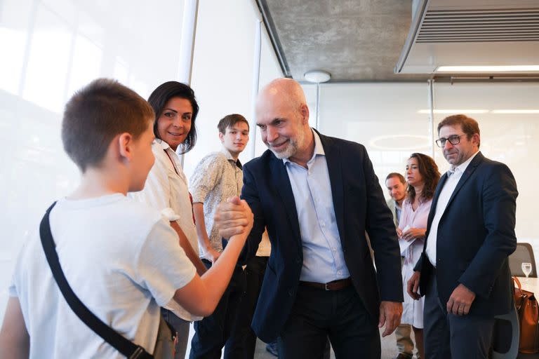 Horacio Rodríguez Larreta recibió a refugiados ucranianos junto a Fernando Straface