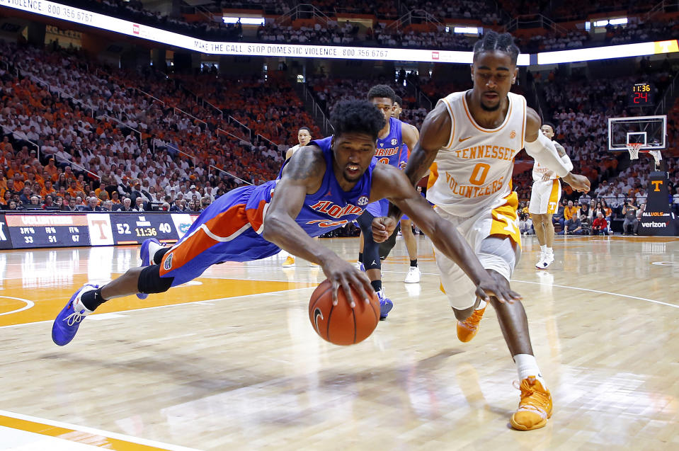 Florida center Kevarrius Hayes (13) dives for the ball ahead of Tennessee guard Jordan Bone (0) during the second half of an NCAA college basketball game, Saturday, Feb. 9, 2019, in Knoxville, Tenn. Tennessee won 73-61. (AP photo/Wade Payne)