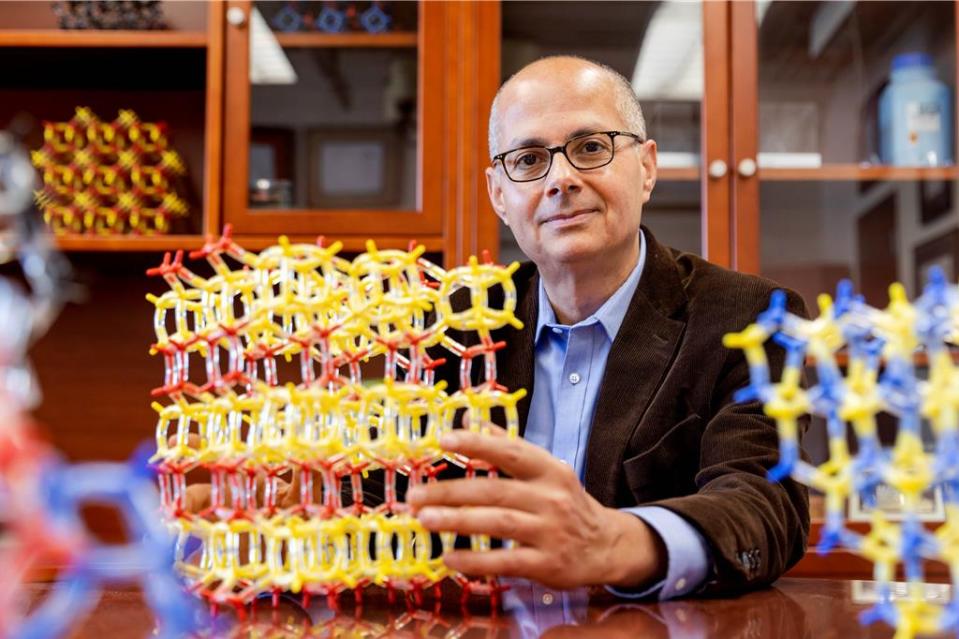 美國化學家奧馬爾．亞基（Omar M. Yaghi）開創化學新領域—網格化學。圖／唐獎基金會