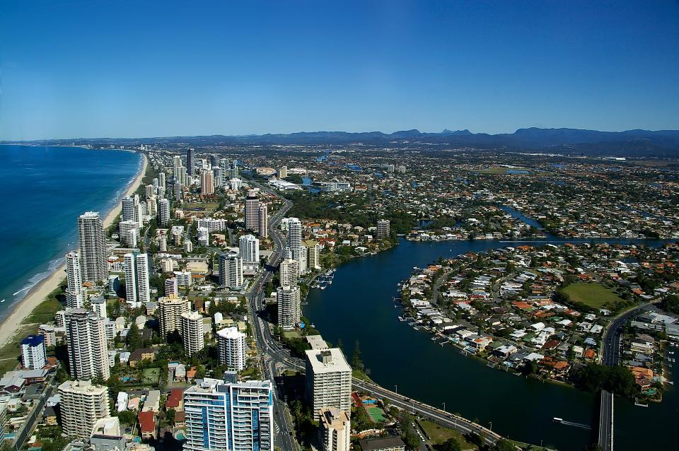 <p>El informe considera que una ratio por encima de 5,1 es “difícilmente accesible”. El de la ciudad australiana de Gold Coast, puesto 14 de la lista, es de 8,4. (Foto: <a rel="nofollow noopener" href="http://pixabay.com/es/ciudad-de-la-costa-de-oro-costa-446964/" target="_blank" data-ylk="slk:Pixabay;elm:context_link;itc:0;sec:content-canvas" class="link ">Pixabay</a> / sandid). </p>