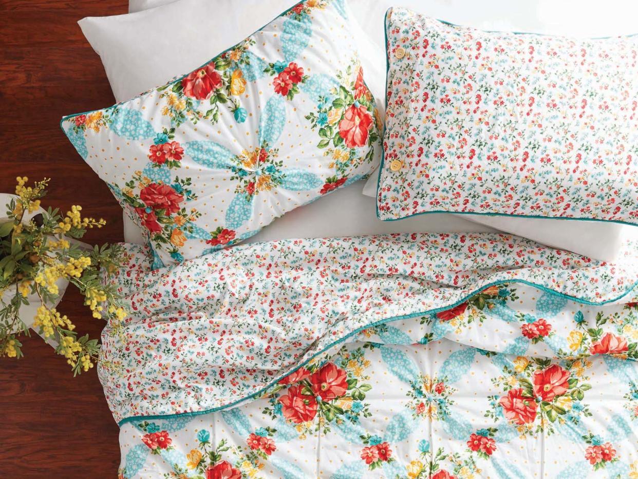 Cuddle up under this pretty set. (Photo: Walmart)