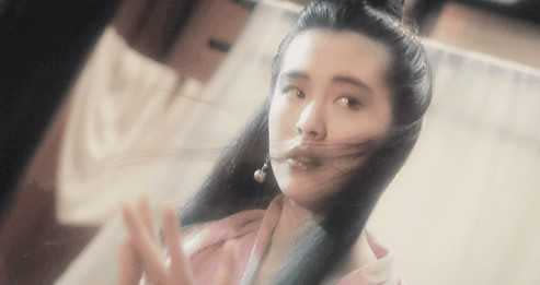 王祖賢在電影《倩女幽魂》中飾演「聶小倩」一角深植人心。（圖／翻攝自微博）
