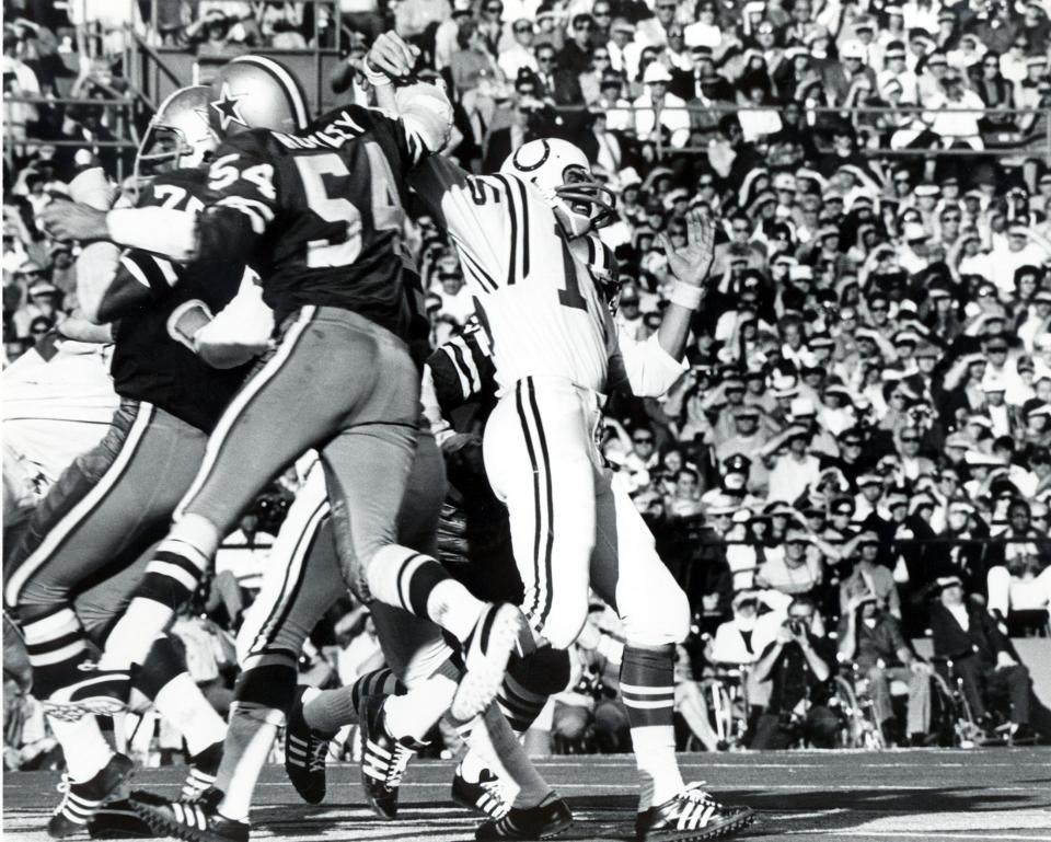 Winner: Baltimore Colts | MVP:  Chuck Howley | Chuck Howley (54) of the Cowboys strips the ball from quarterback Earl Morrall (15) of the Colts.