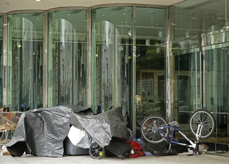 Foto de personas desamparadas en San Francisco el 18 de marzo del 2020 (AP Photo/Ben Margot)