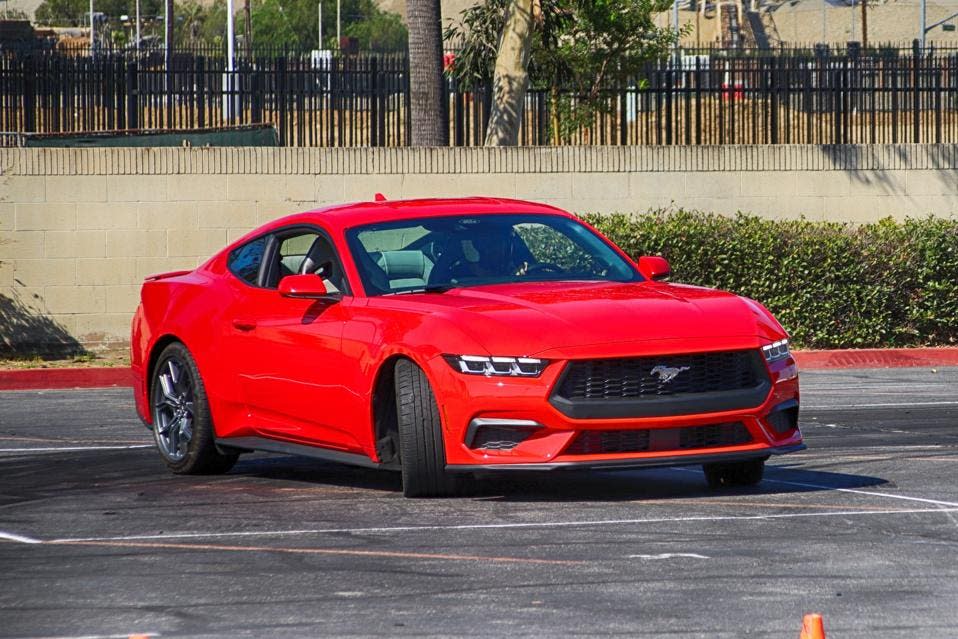 Ford Mustang Ecoboost 2024 (11 de 13)