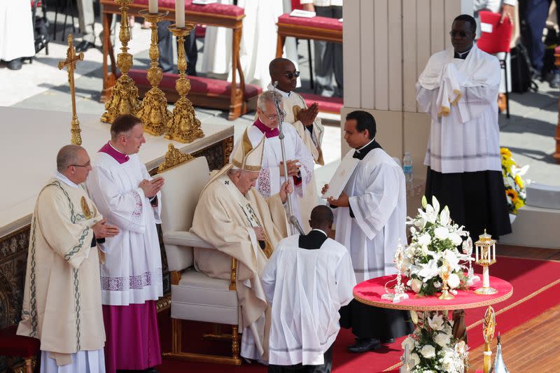 Pope Francis leads Holy Mass in St. Peter's Square and canonises ten new saints