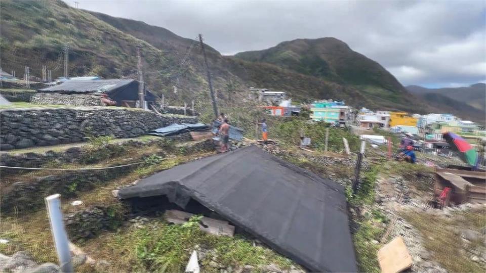 祖先生活智慧！挺過小犬颱風肆虐　蘭嶼傳統地下屋屹立不搖