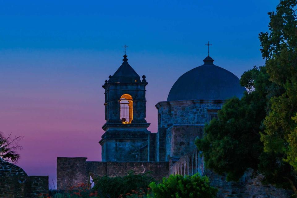 This is San Jose Mission in San Antonio, Texas. The Catholic Church was established in the 18th century by Spanish colonists, and is recognized by UNESCO as a World Heritage Site.