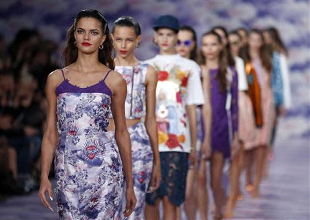 Models present creations from the House of Holland Spring/Summer 2014 collection during London Fashion Week September 14, 2013. REUTERS/Suzanne Plunkett