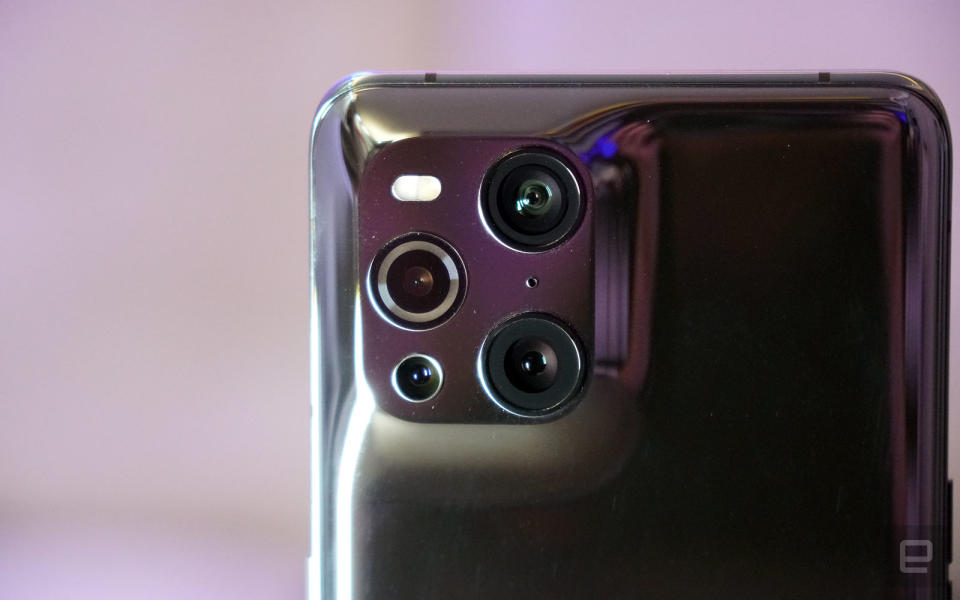 <p>Oppo Find X3 Pro</p>
